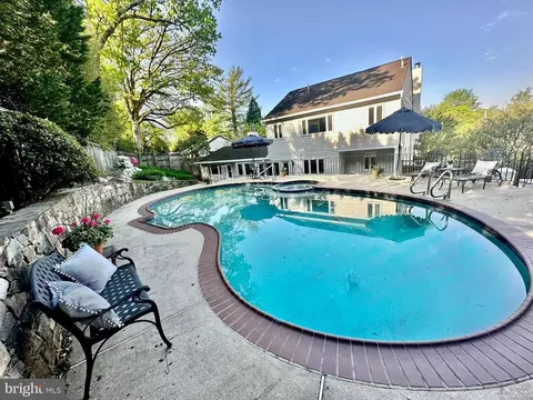 6951 33rd St NW, Washington, DC 20015