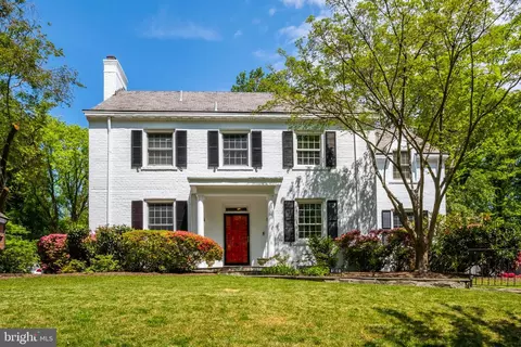 1809 Parkside Dr NW, Washington, DC 20012