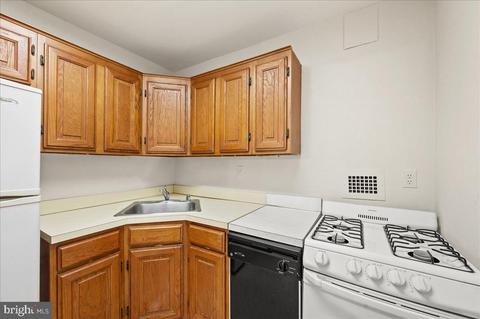 2939 Van Ness St NW #204, Washington, DC 20008