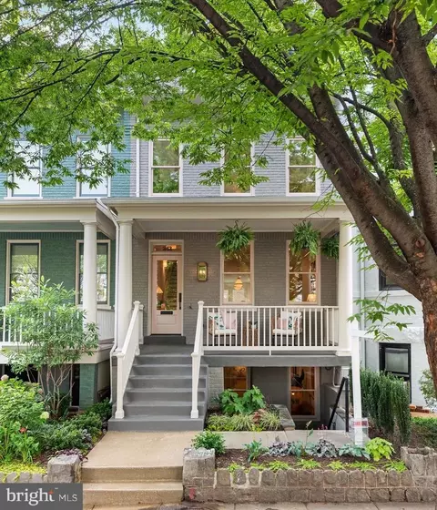 242 11th St NE, Washington, DC 20002