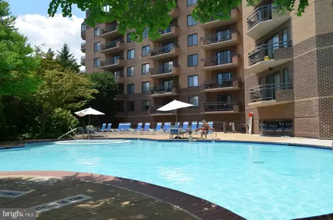 2111 Wisconsin Ave NW #414, Washington, DC 20007
