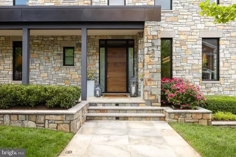1930 Foxview Cir NW, Washington, DC 20007 photo 3