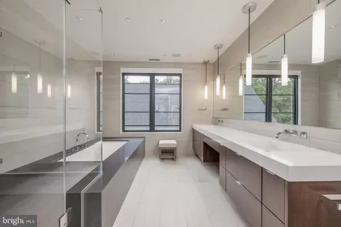 1930 Foxview Cir NW, Washington, DC 20007 photo 16