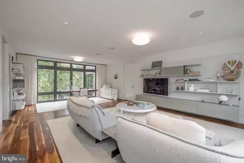 1930 Foxview Cir NW, Washington, DC 20007 photo 17