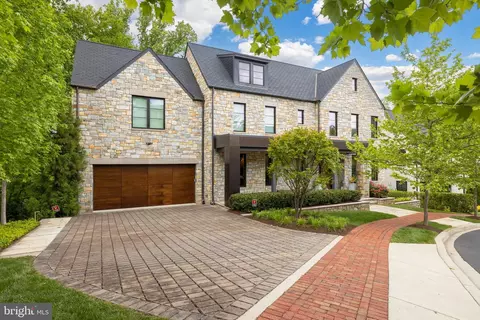1930 Foxview Cir NW, Washington, DC 20007