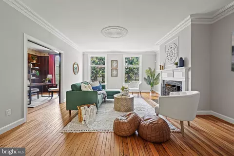 3325 R St NW, Washington, DC 20007