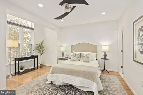 704 10th St NE, Washington, DC 20002