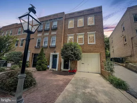 4431 Macarthur Blvd NW, Washington, DC 20007