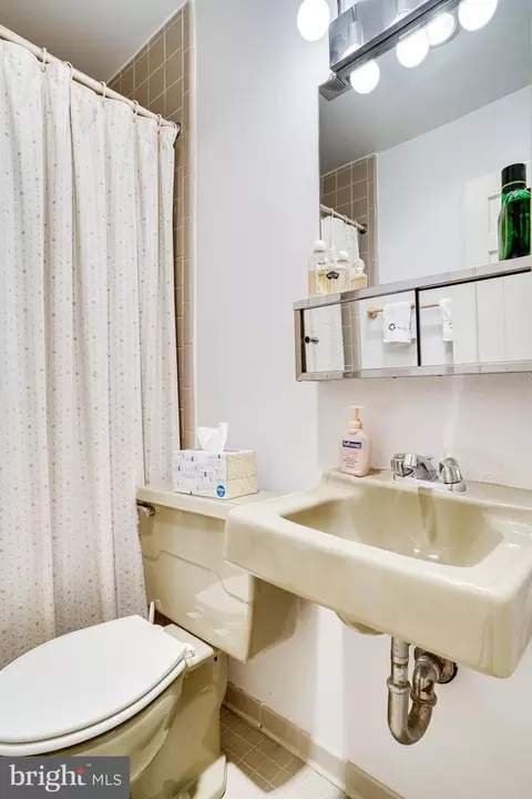 4431 Macarthur Blvd NW, Washington, DC 20007 photo 49