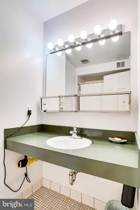 4431 Macarthur Blvd NW, Washington, DC 20007 photo 33