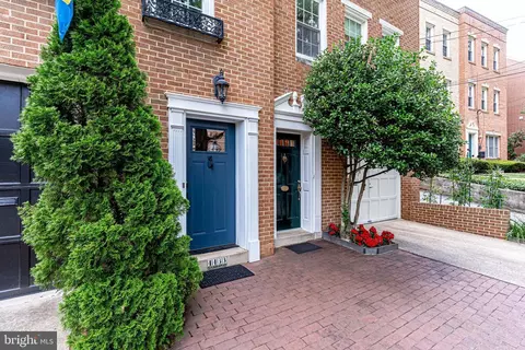 4431 Macarthur Blvd NW, Washington, DC 20007 photo 2