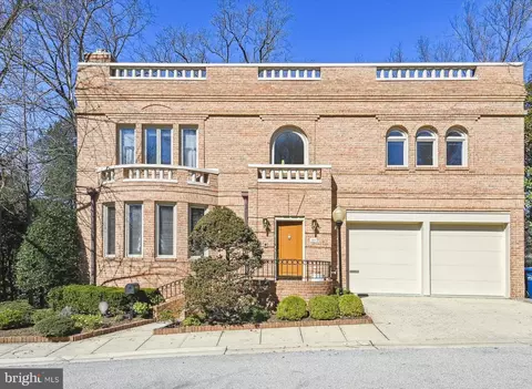 4606 Foxhall Crescents NW, Washington, DC 20007