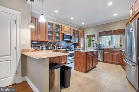 902 S Carolina Ave SE, Washington, DC 20003