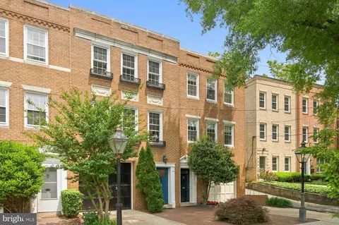 4433 Macarthur Blvd NW, Washington, DC 20007