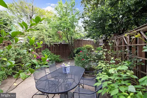 4433 Macarthur Blvd NW, Washington, DC 20007 photo 29