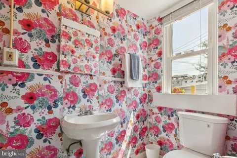 907 11th St NE, Washington, DC 20002 photo 24
