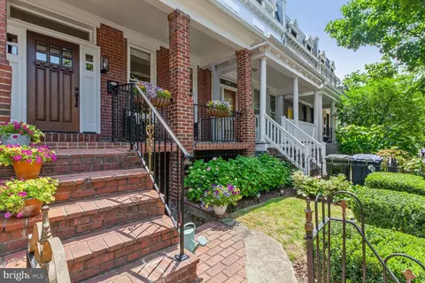907 11th St NE, Washington, DC 20002 photo 2