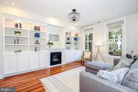 907 11th St NE, Washington, DC 20002