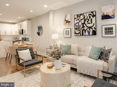 736 Kenyon St NW #1, Washington, DC 20010