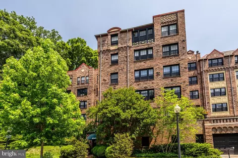 3041 Sedgwick St NW #401D, Washington, DC 20008
