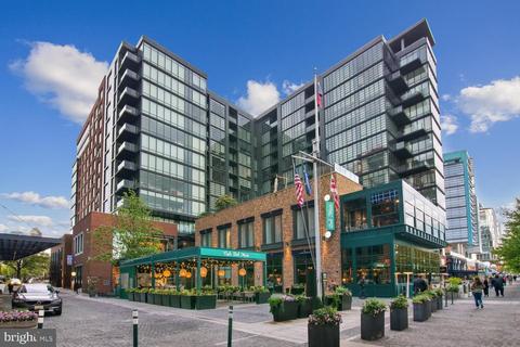 45 Sutton Sq SW #PH13, Washington, DC 20024