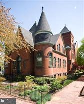 902 D St SE #1, Washington, DC 20003