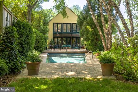 4635 Kenmore Dr NW, Washington, DC 20007
