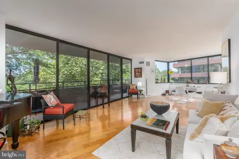 2555 Pennsylvania Ave NW #302, Washington, DC 20037