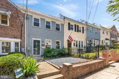 2209 Douglas St NE, Washington, DC 20018