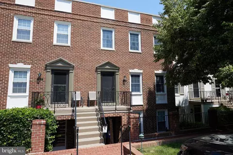 3251 Sutton Pl NW #B, Washington, DC 20016