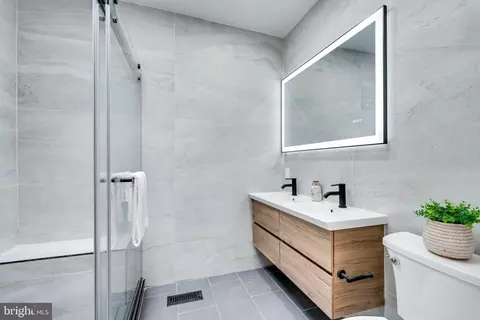 45 T St NE, Washington, DC 20002 photo 43