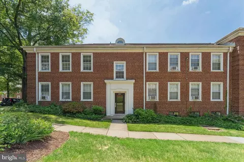 2813 31st St SE #B522, Washington, DC 20020