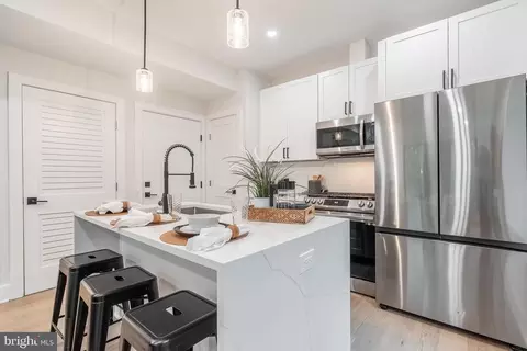 5908 9th St NW #3, Washington, DC 20011