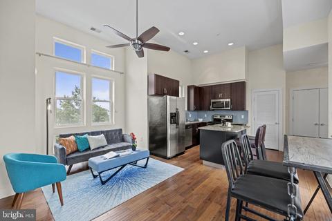 284 15th St SE #401, Washington, DC 20003