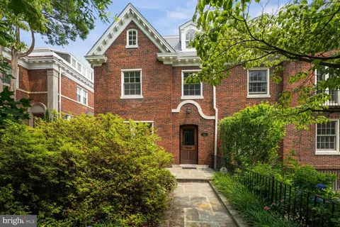 2807 Cathedral Ave NW, Washington, DC 20008