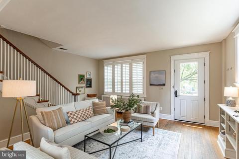 4419 Fessenden St NW, Washington, DC 20016