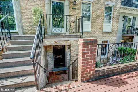 3211 Sutton Pl NW #D, Washington, DC 20016 photo 2