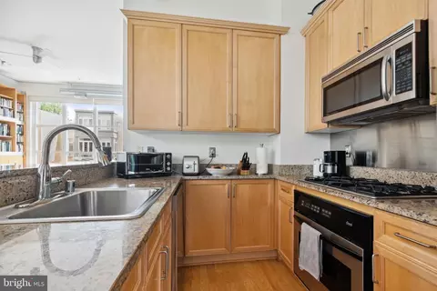 2380 Champlain St NW #301, Washington, DC 20009 photo 4