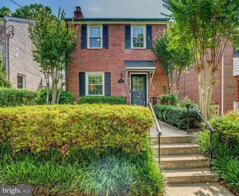 5319 42nd Pl NW, Washington, DC 20015