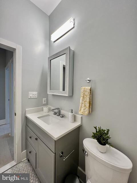 1001 C SE #2, Washington, DC 20003 photo 64