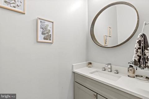1001 C SE #2, Washington, DC 20003 photo 85