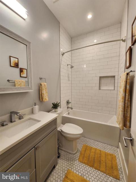 1001 C SE #2, Washington, DC 20003 photo 32
