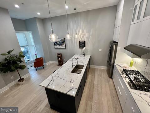 1001 C SE #2, Washington, DC 20003 photo 17