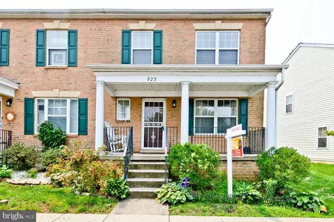 923 Blakney Ln SE, Washington, DC 20032