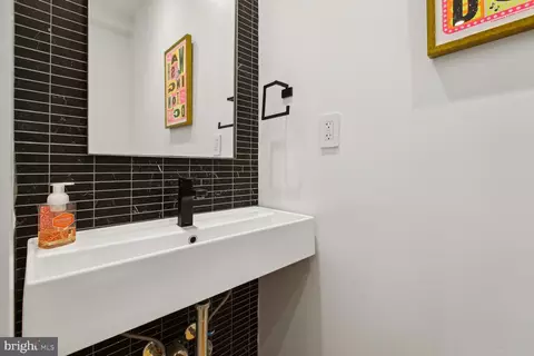 919 4th St NE, Washington, DC 20002 photo 9
