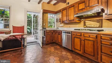 300 A St SE, Washington, DC 20003 photo 13