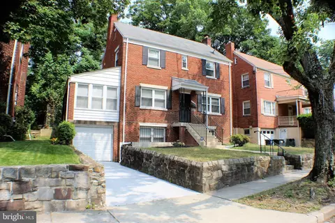 2104 32nd Pl SE, Washington, DC 20020