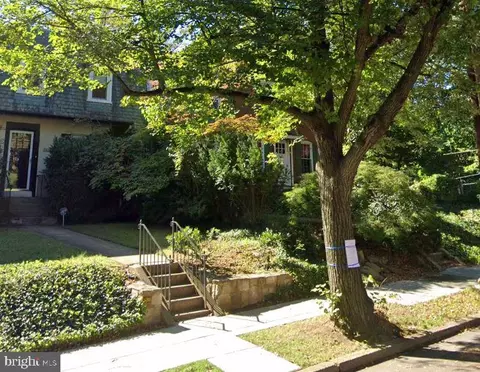 3828 T St NW, Washington, DC 20007