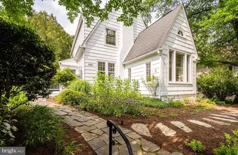 3911 Livingston St NW, Washington, DC 20015