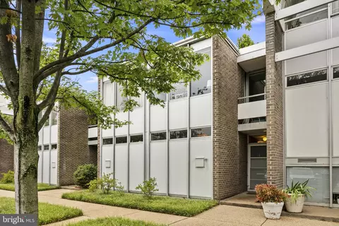 389 O St SW, Washington, DC 20024